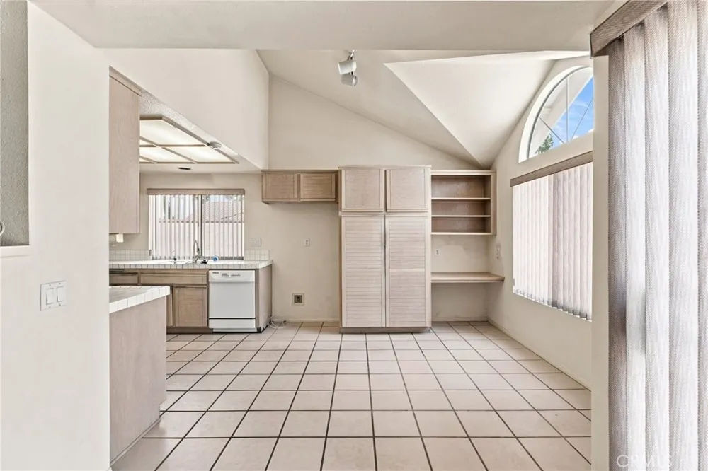 2127 E Bellbrook Covina, CA 91724
