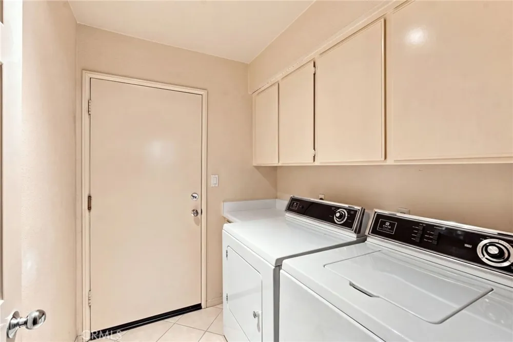 2127 E Bellbrook Covina, CA 91724