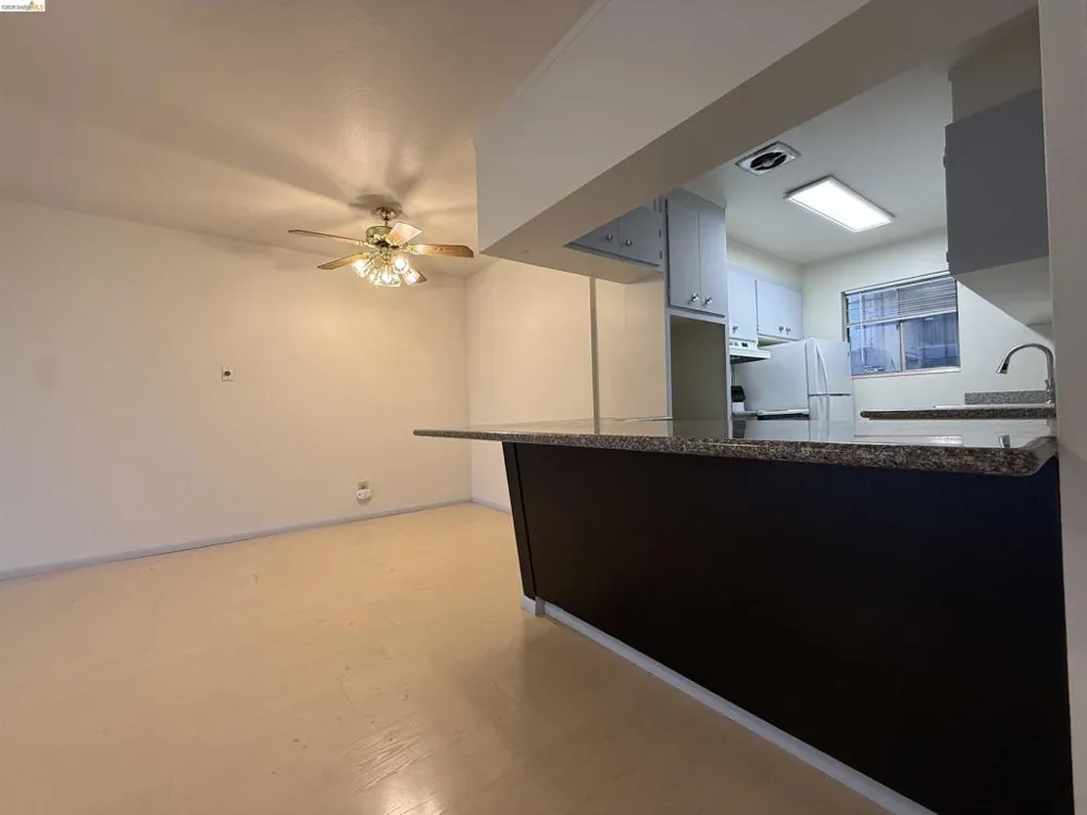 1425 Lakeside Dr #201 Oakland, CA 94612