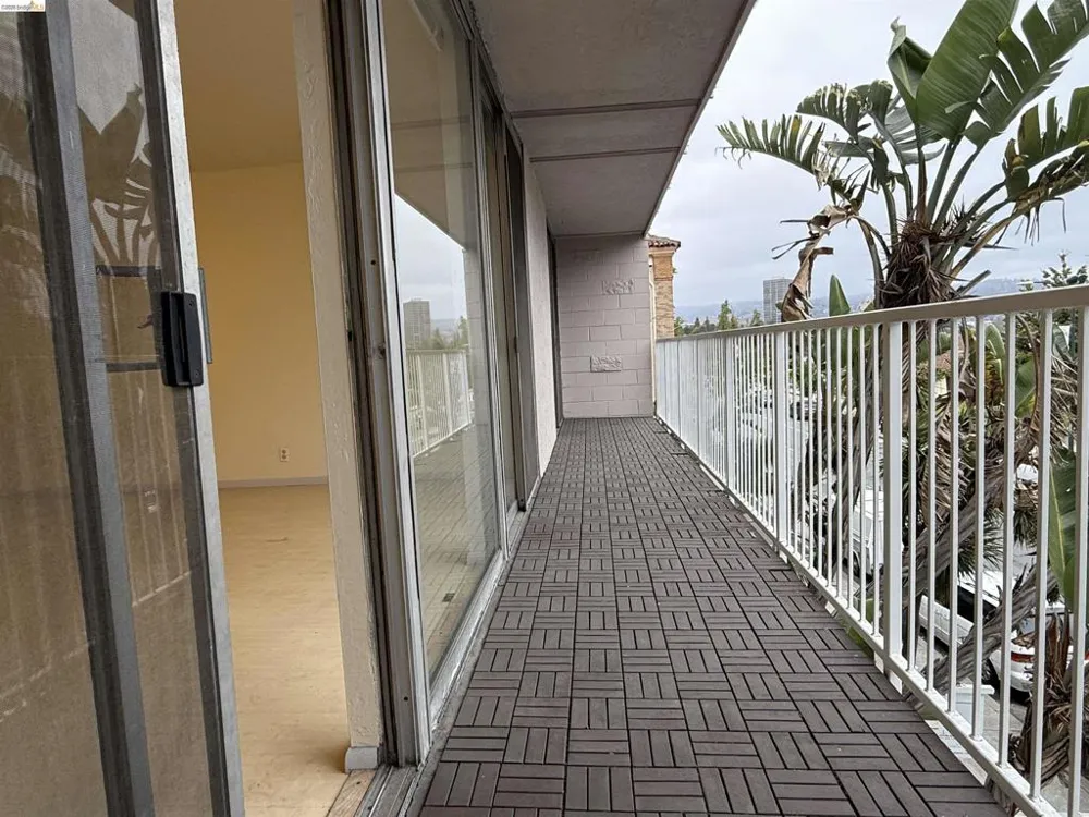 1425 Lakeside Dr #201 Oakland, CA 94612
