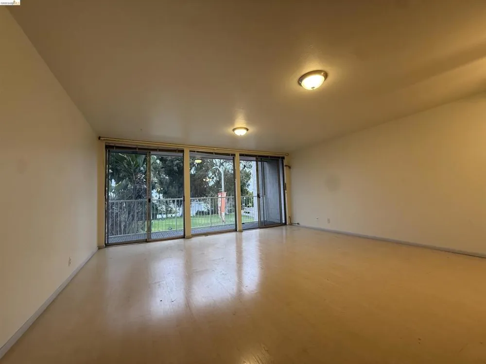 1425 Lakeside Dr #201 Oakland, CA 94612