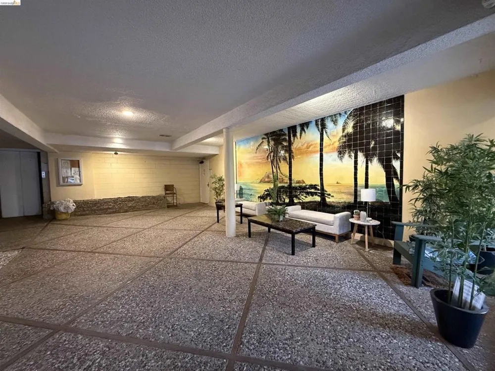 1425 Lakeside Dr #201 Oakland, CA 94612