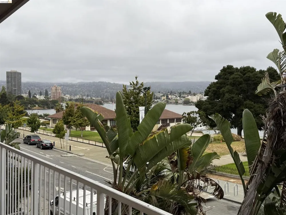 1425 Lakeside Dr #201 Oakland, CA 94612