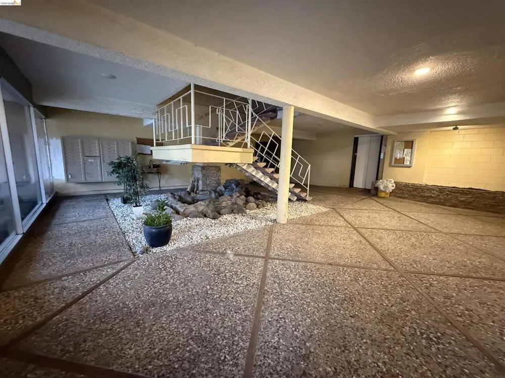 1425 Lakeside Dr #201 Oakland, CA 94612