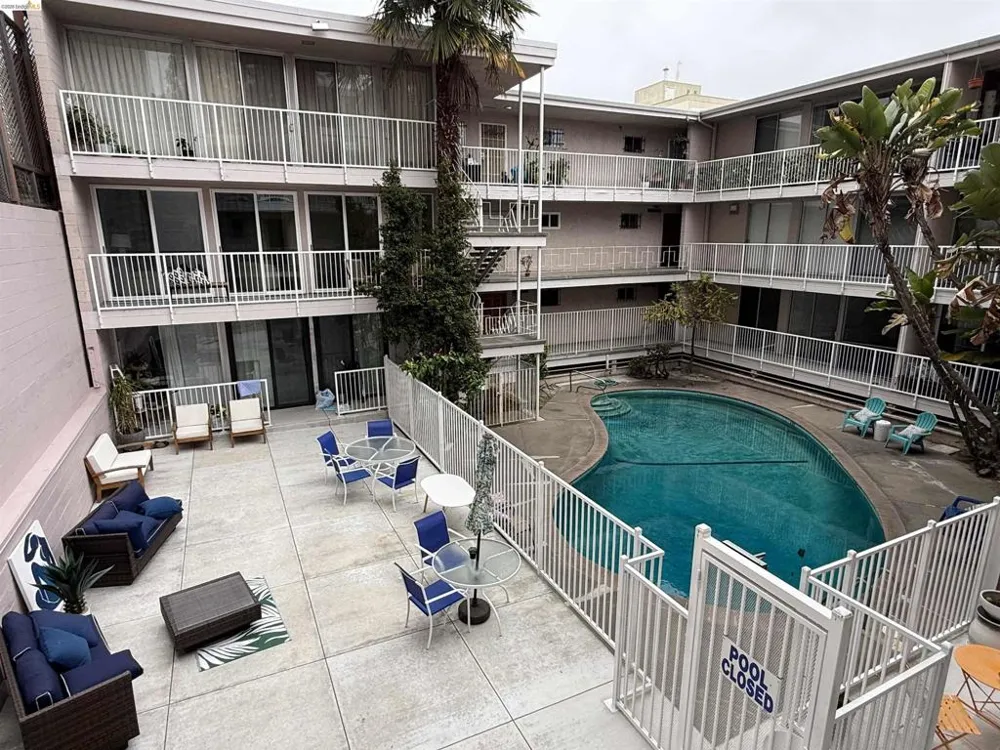 1425 Lakeside Dr #201 Oakland, CA 94612