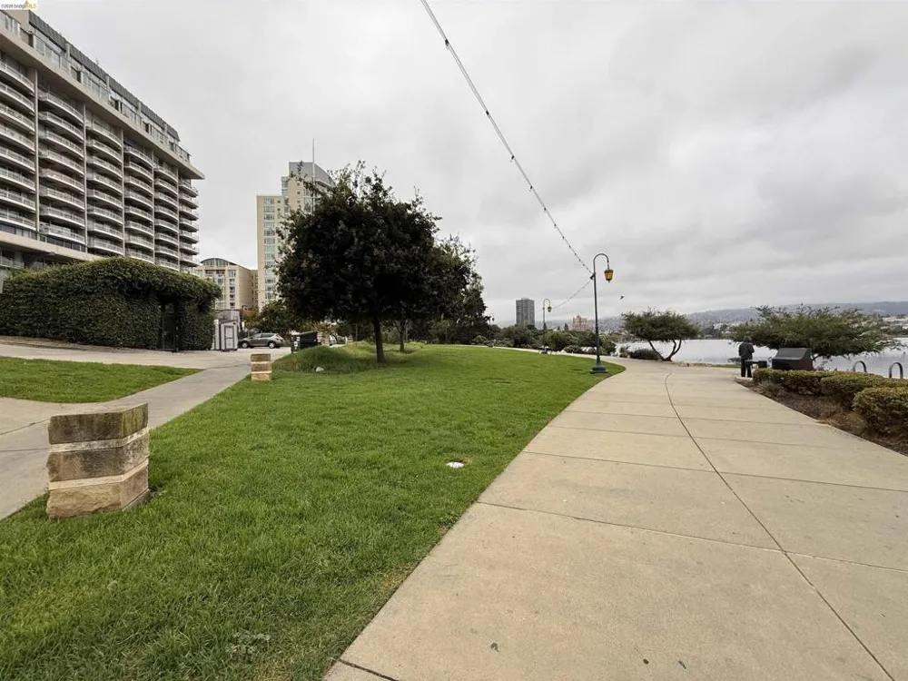 1425 Lakeside Dr #201 Oakland, CA 94612