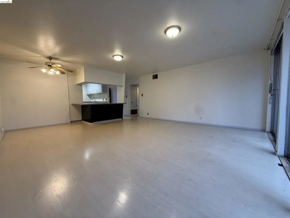 1425 Lakeside Dr #201 Oakland, CA 94612