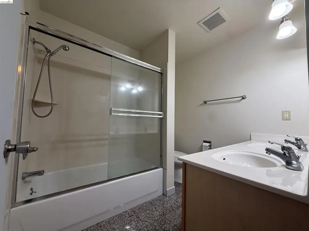 1425 Lakeside Dr #201 Oakland, CA 94612