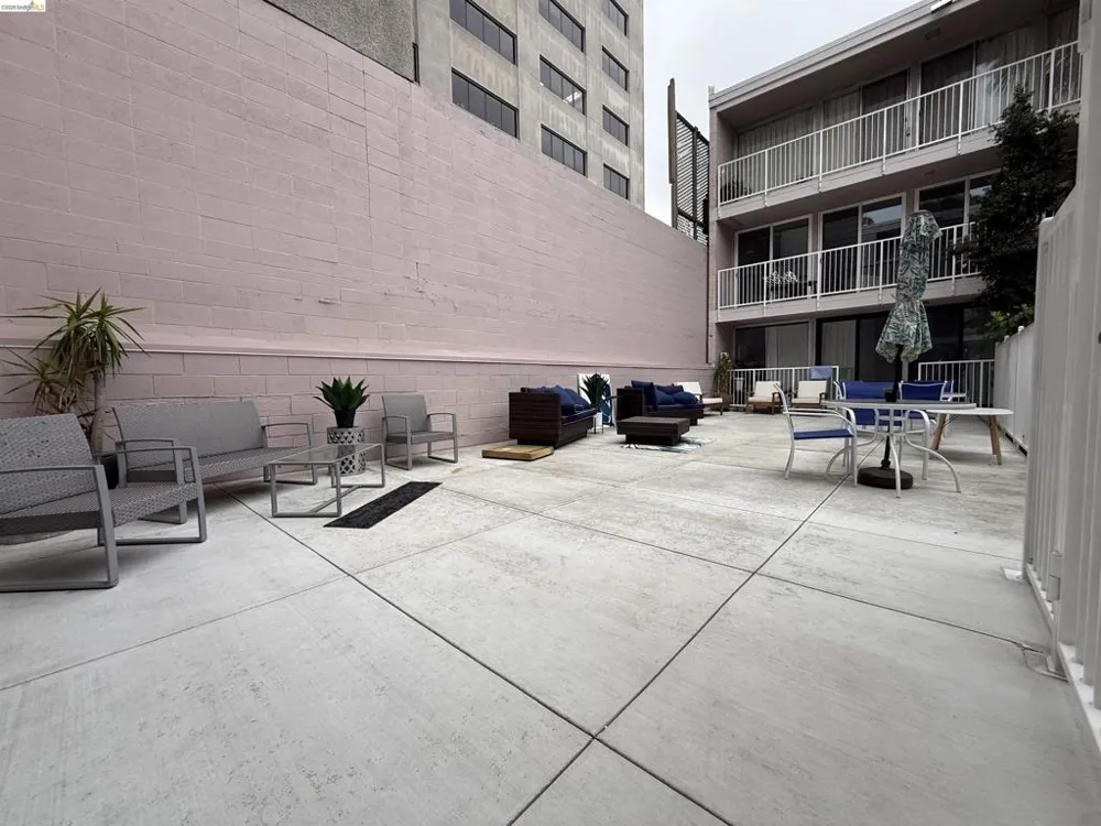 1425 Lakeside Dr #201 Oakland, CA 94612