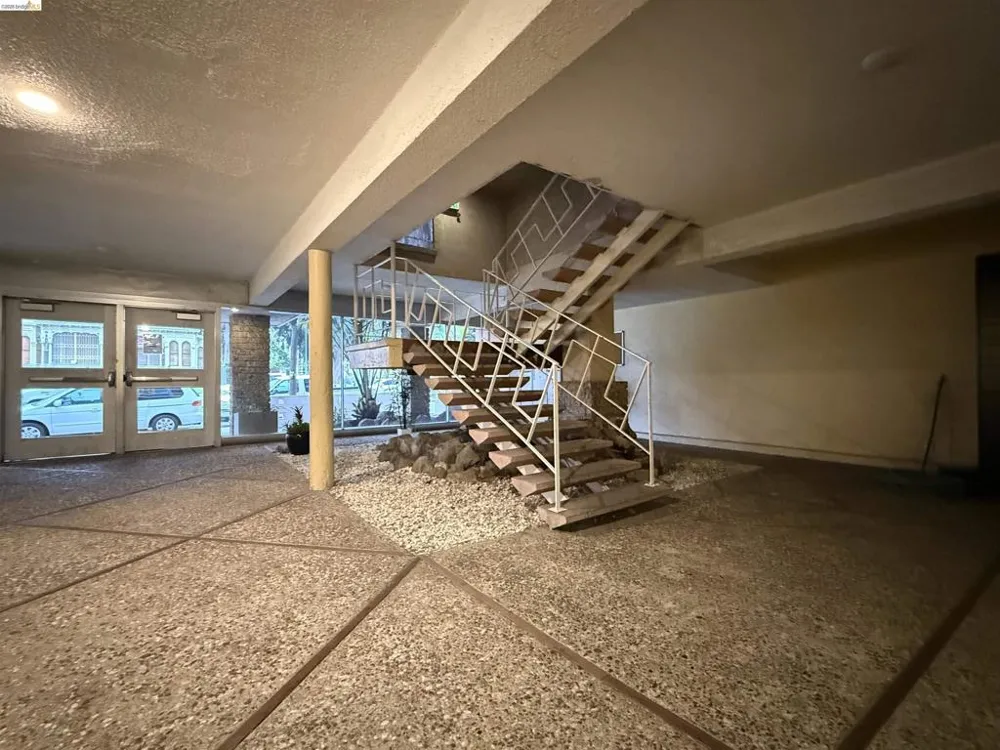 1425 Lakeside Dr #201 Oakland, CA 94612