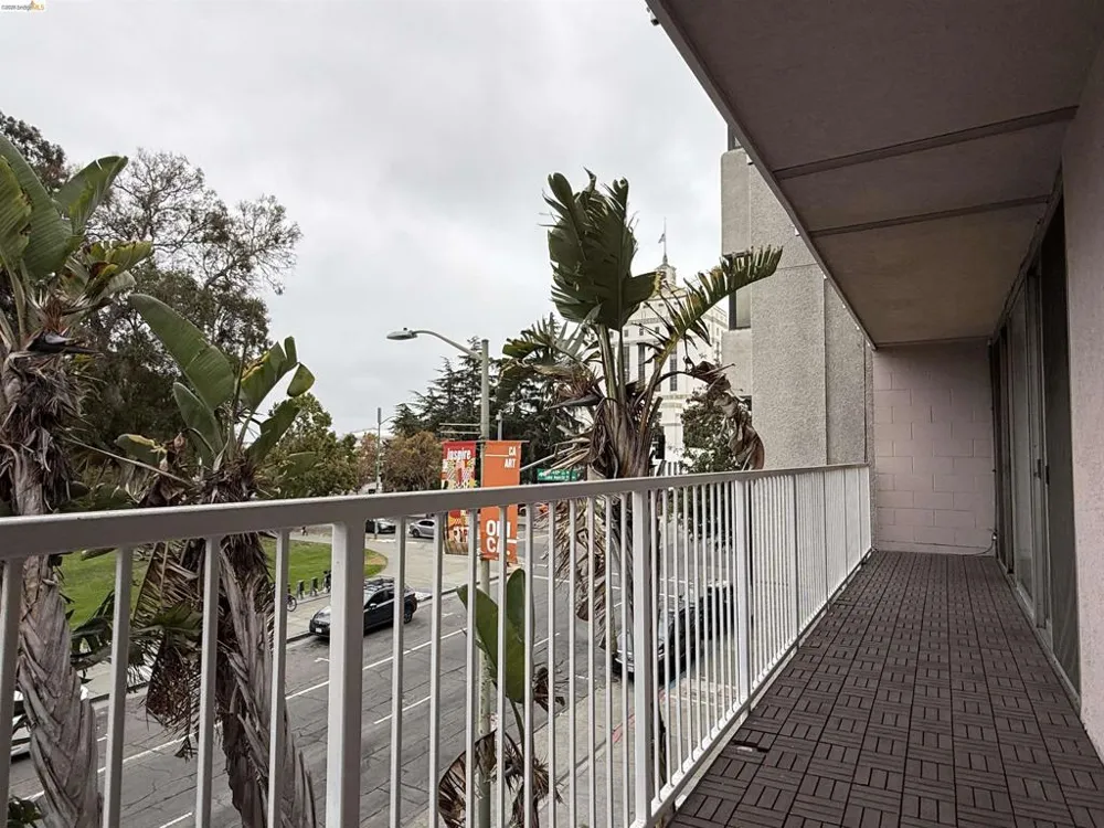 1425 Lakeside Dr #201 Oakland, CA 94612