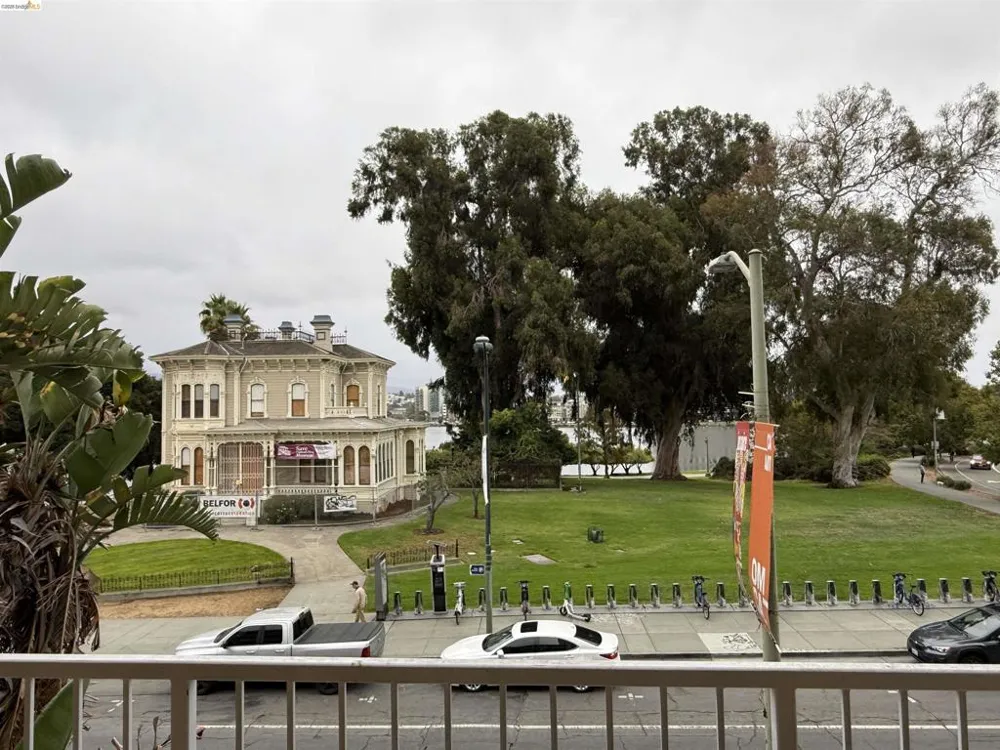 1425 Lakeside Dr #201 Oakland, CA 94612