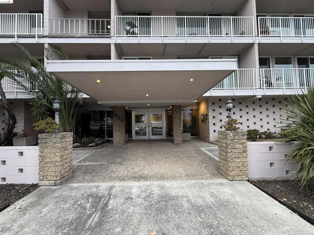 1425 Lakeside Dr #201 Oakland, CA 94612