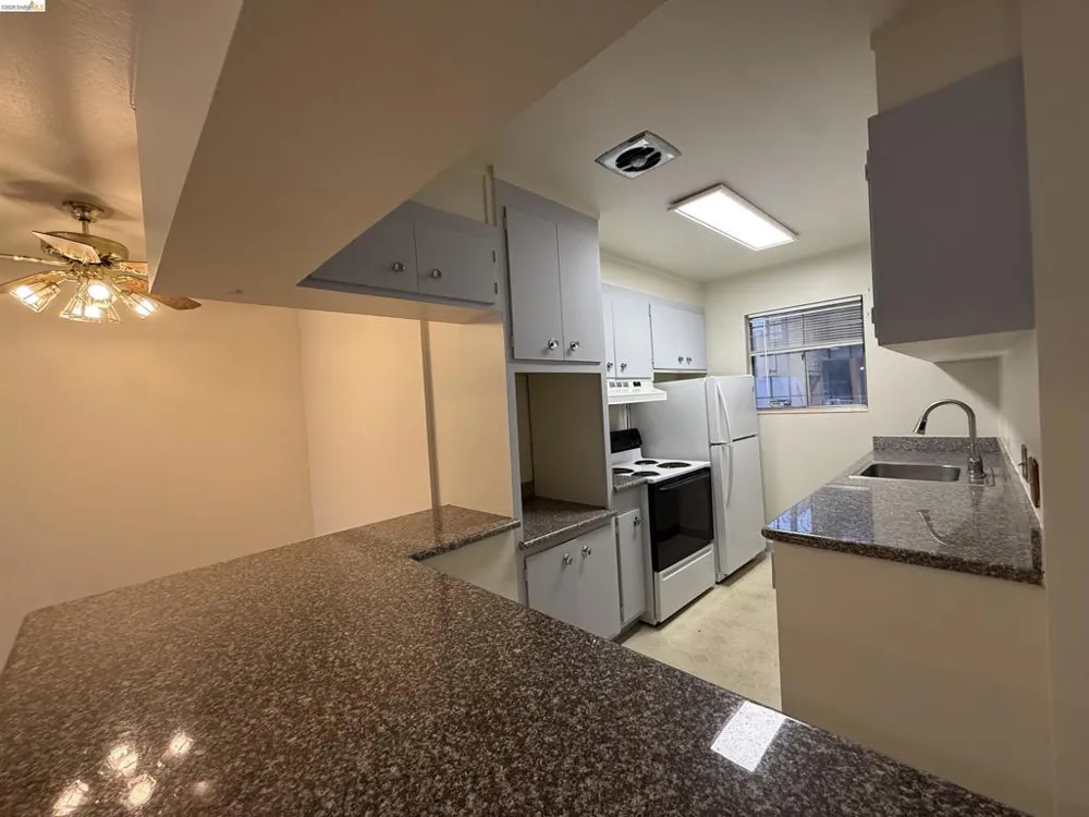 1425 Lakeside Dr #201 Oakland, CA 94612
