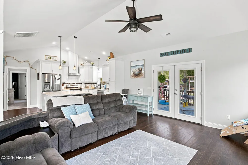 2000 Southport Lane Southport, NC 28461