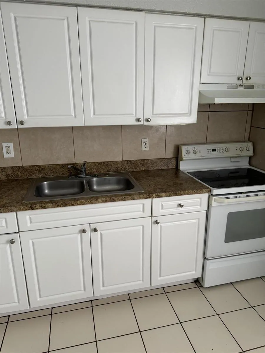 4231 NW 31ST AVENUE #1 Lauderdale Lakes, FL 33309