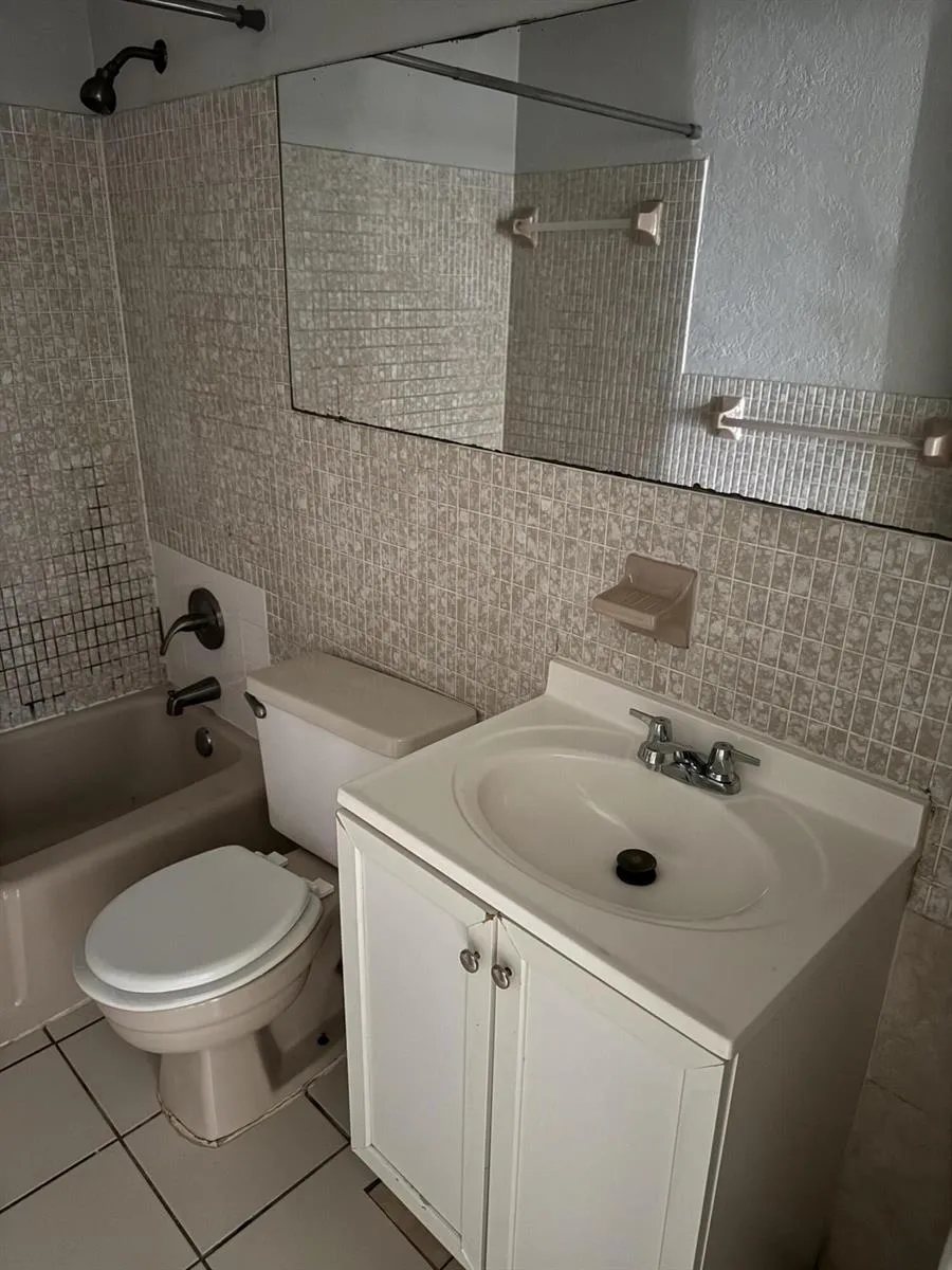 4231 NW 31ST AVENUE #1 Lauderdale Lakes, FL 33309