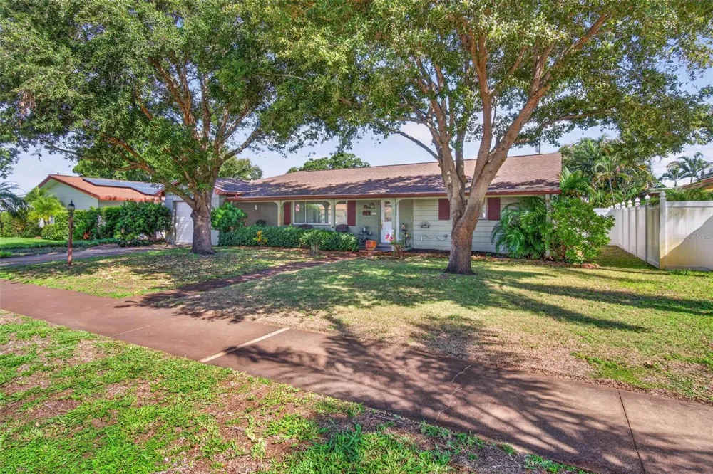 6069 27TH AVENUE St Petersburg, FL 33710
