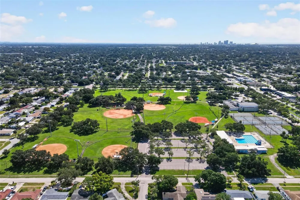6069 27TH AVENUE St Petersburg, FL 33710