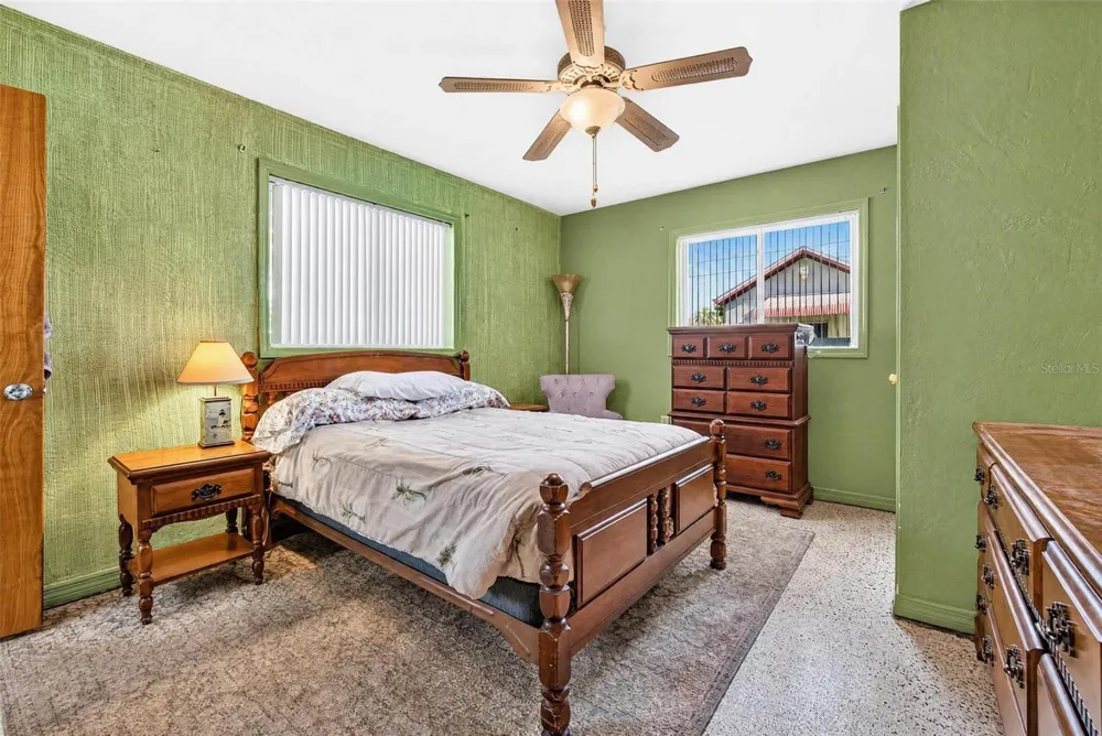 6069 27TH AVENUE St Petersburg, FL 33710