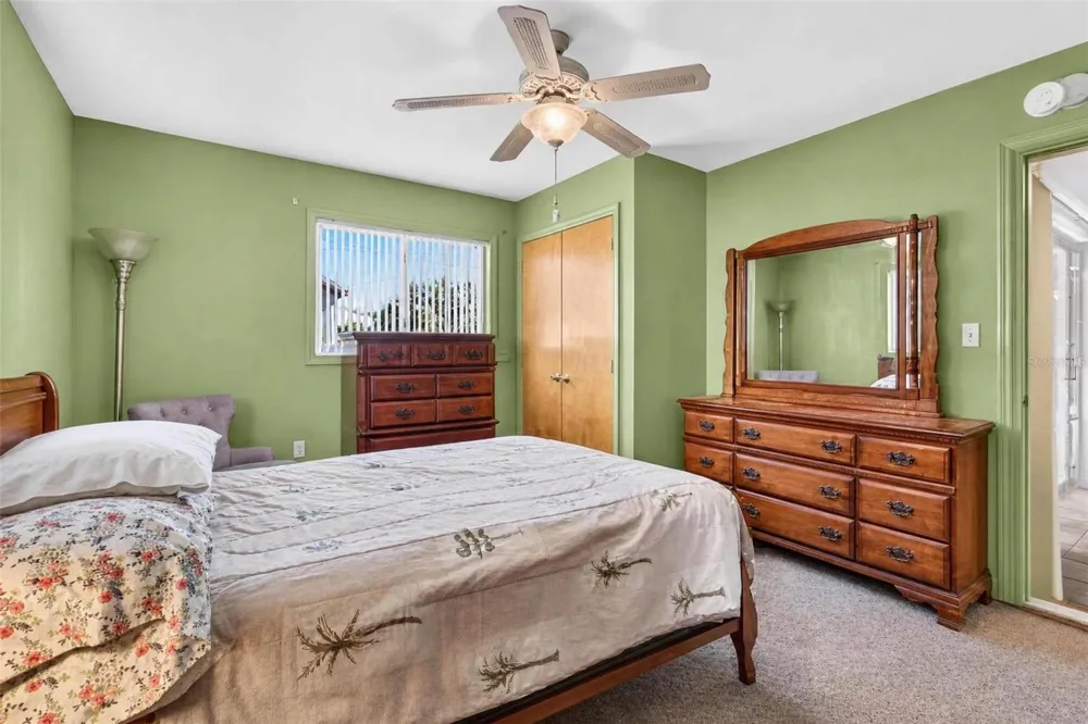 6069 27TH AVENUE St Petersburg, FL 33710