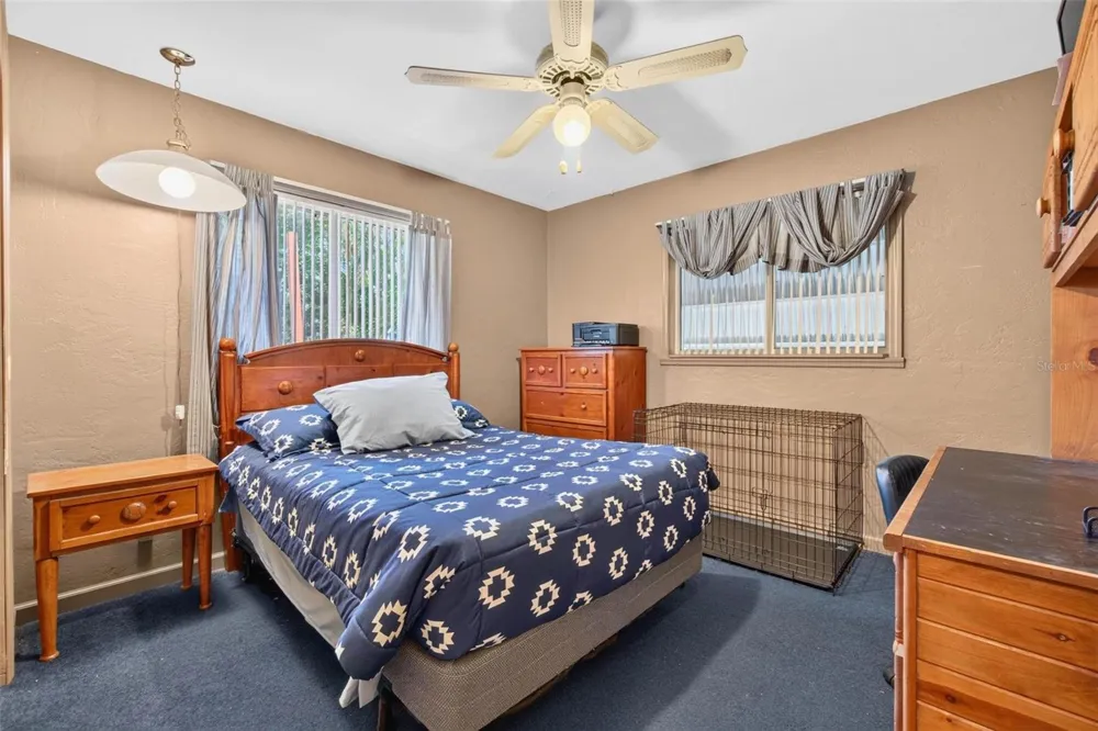 6069 27TH AVENUE St Petersburg, FL 33710