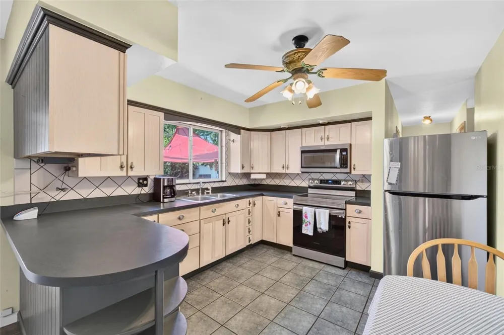 6069 27TH AVENUE St Petersburg, FL 33710