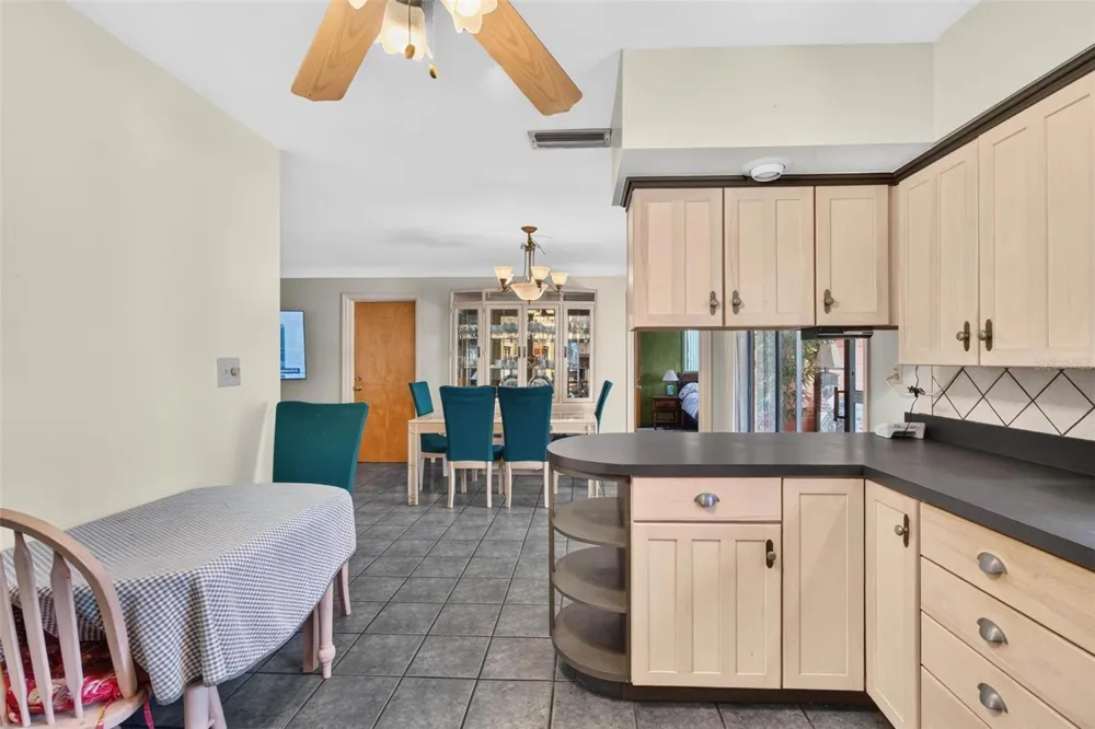 6069 27TH AVENUE St Petersburg, FL 33710