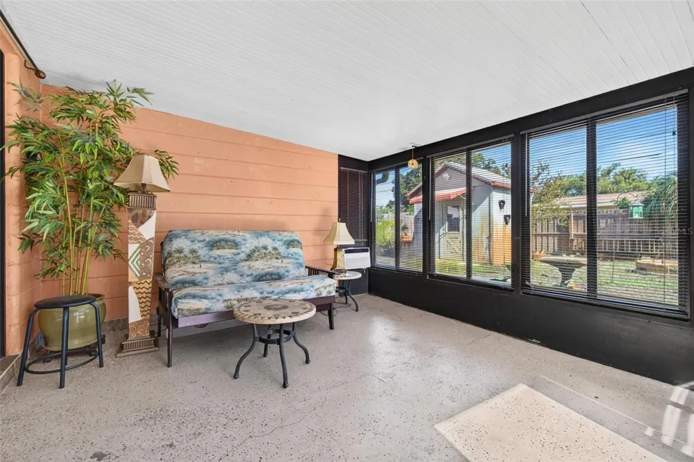 6069 27TH AVENUE St Petersburg, FL 33710