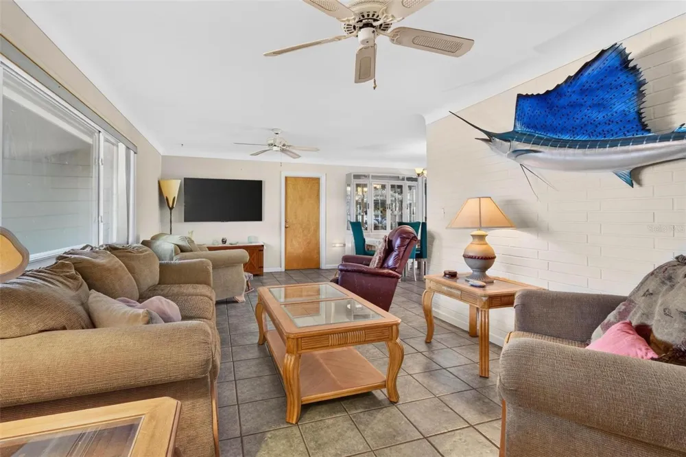 6069 27TH AVENUE St Petersburg, FL 33710