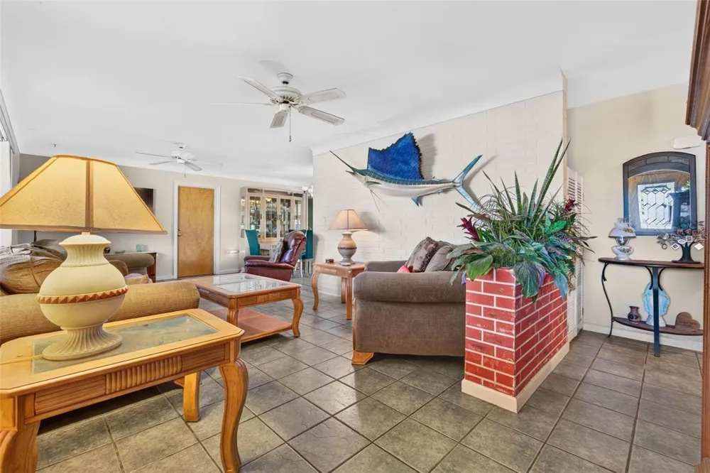 6069 27TH AVENUE St Petersburg, FL 33710