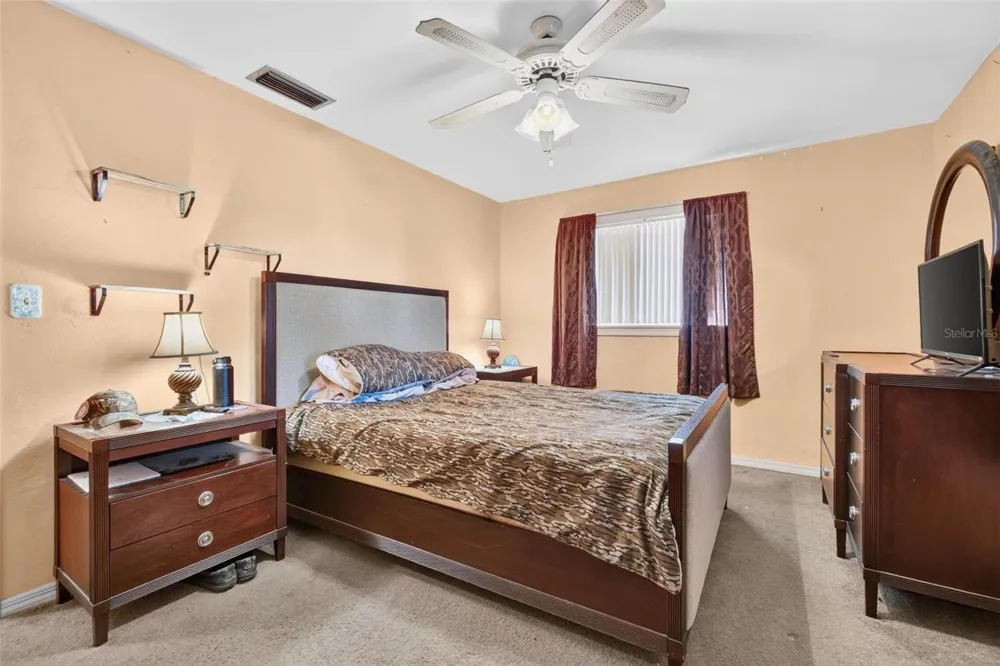 6069 27TH AVENUE St Petersburg, FL 33710
