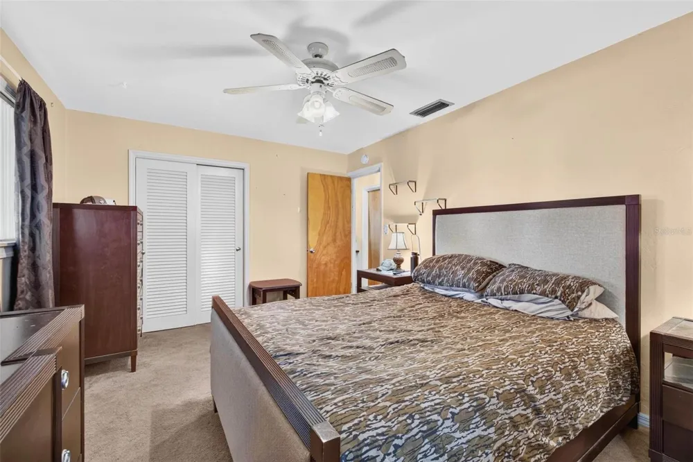 6069 27TH AVENUE St Petersburg, FL 33710