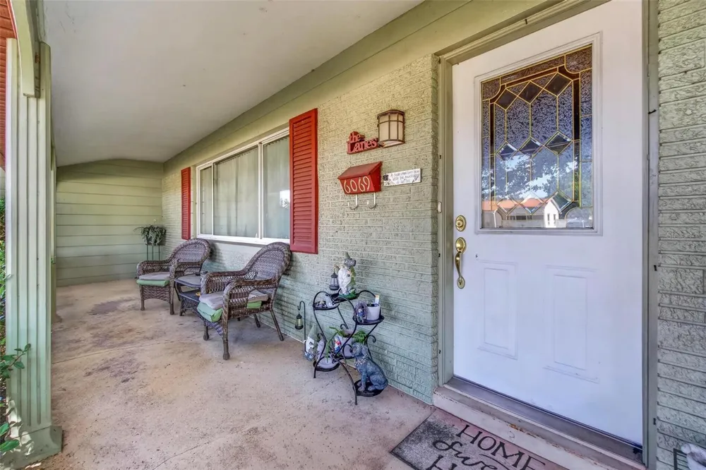 6069 27TH AVENUE St Petersburg, FL 33710