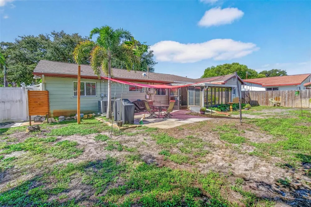 6069 27TH AVENUE St Petersburg, FL 33710
