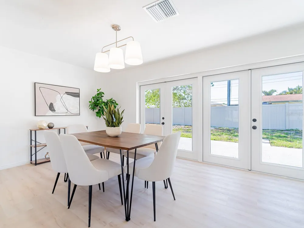 352 79TH AVENUE NE St Petersburg, FL 33702