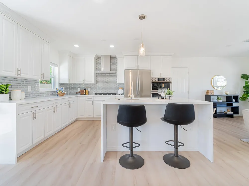 352 79TH AVENUE NE St Petersburg, FL 33702