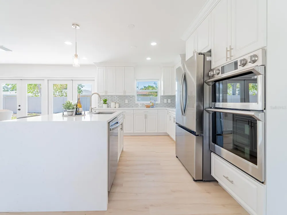 352 79TH AVENUE NE St Petersburg, FL 33702