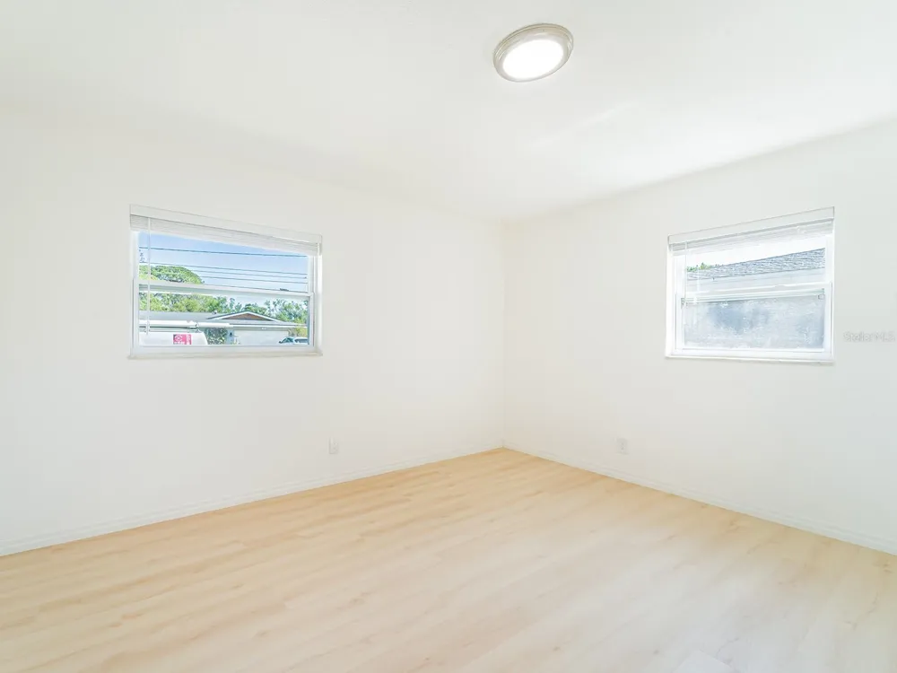 352 79TH AVENUE NE St Petersburg, FL 33702