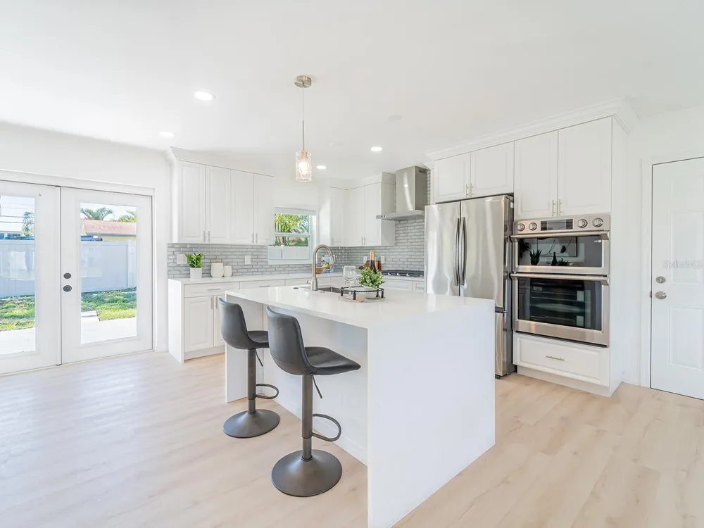 352 79TH AVENUE NE St Petersburg, FL 33702
