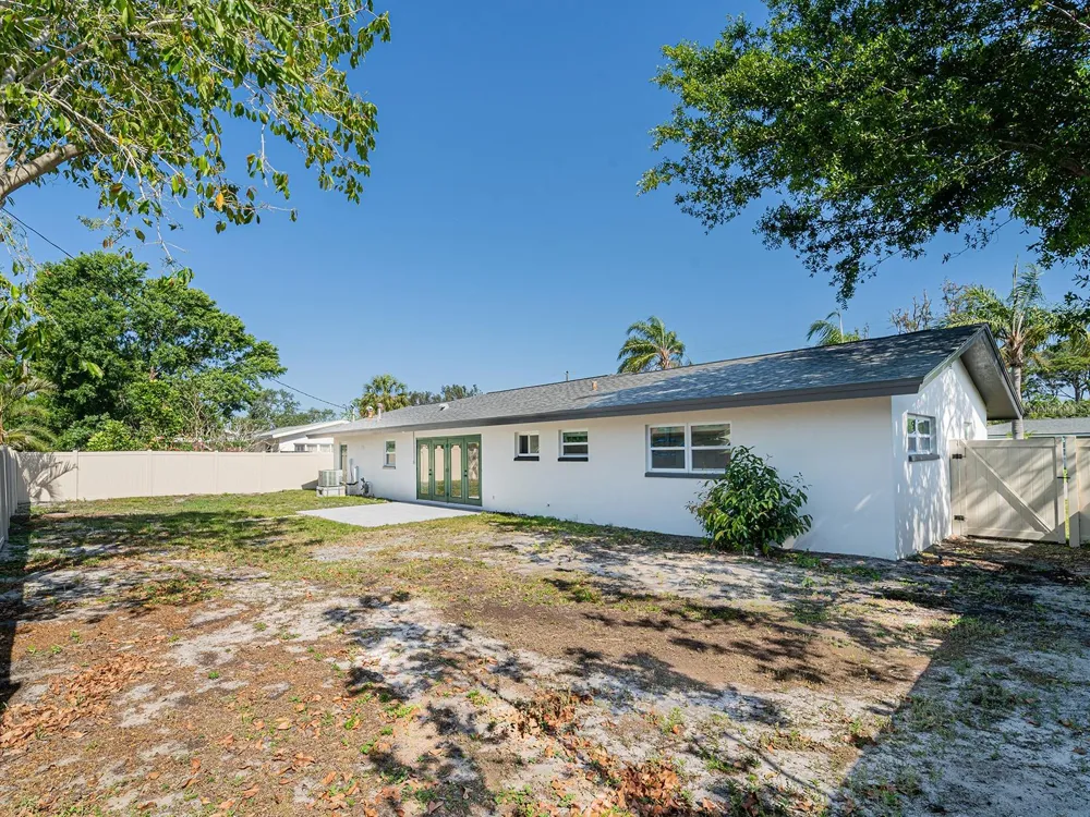 352 79TH AVENUE NE St Petersburg, FL 33702