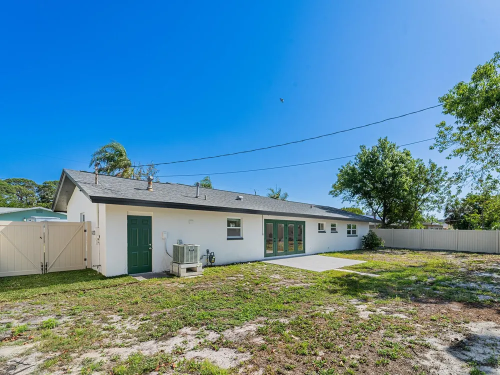 352 79TH AVENUE NE St Petersburg, FL 33702
