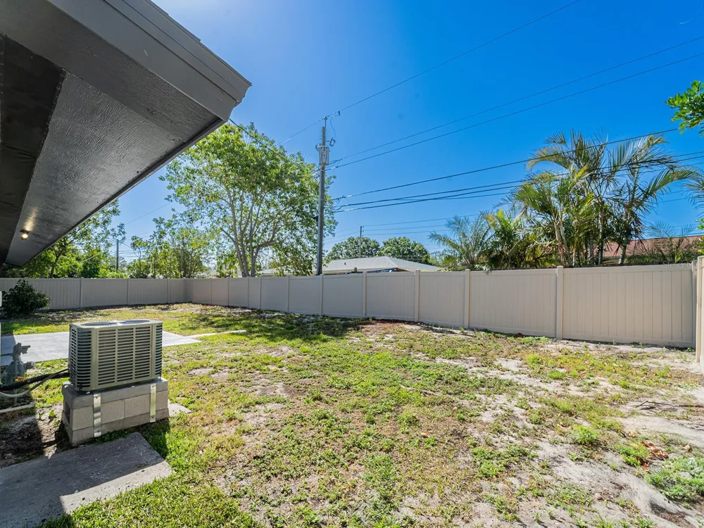 352 79TH AVENUE NE St Petersburg, FL 33702