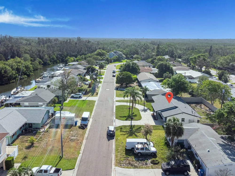 352 79TH AVENUE NE St Petersburg, FL 33702