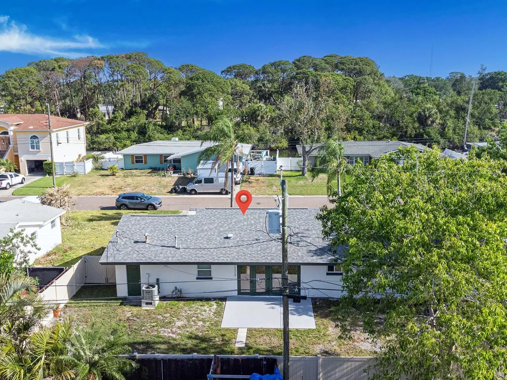 352 79TH AVENUE NE St Petersburg, FL 33702