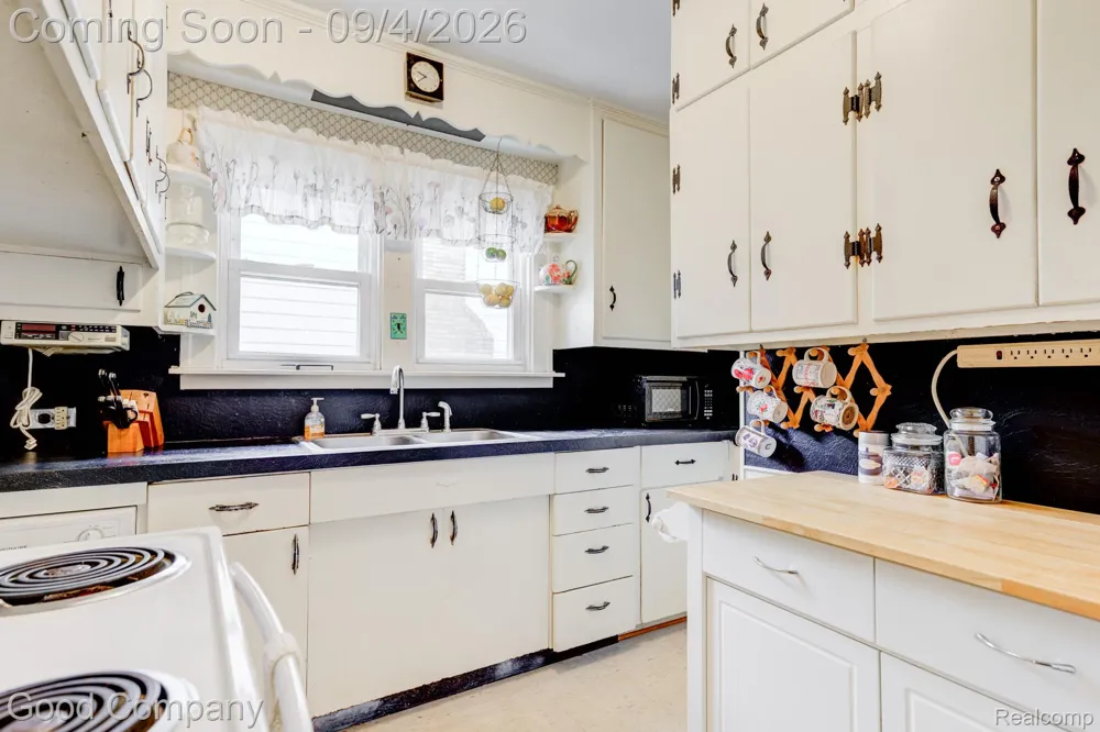 835 Edgewood Drive Royal Oak City, MI 48067