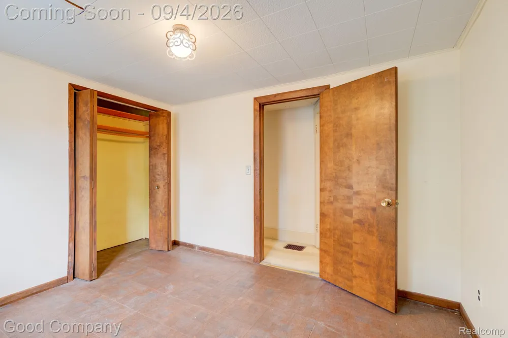 835 Edgewood Drive Royal Oak City, MI 48067
