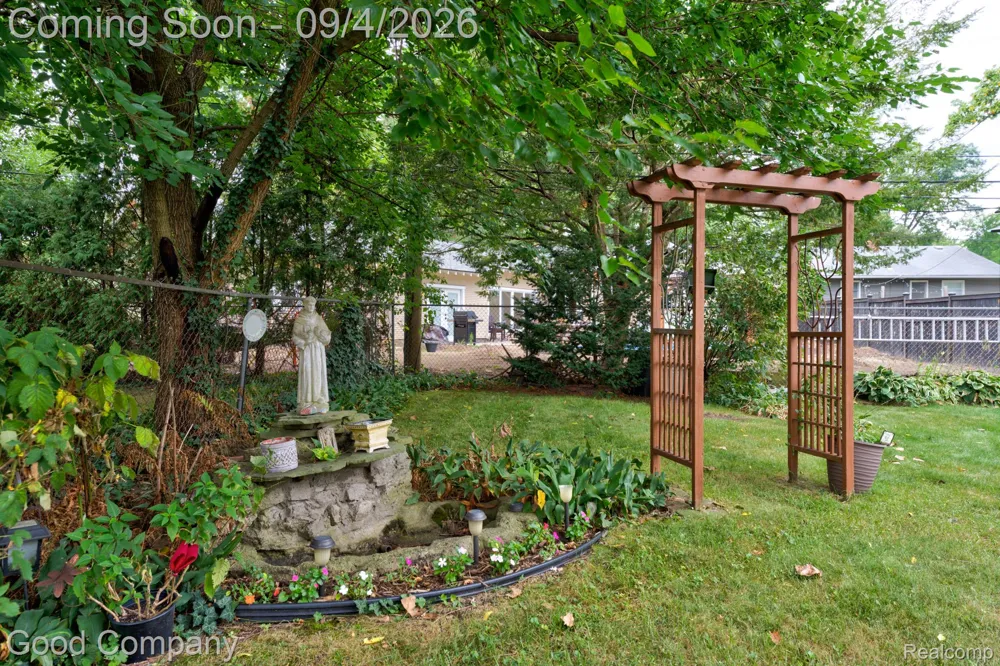 835 Edgewood Drive Royal Oak City, MI 48067