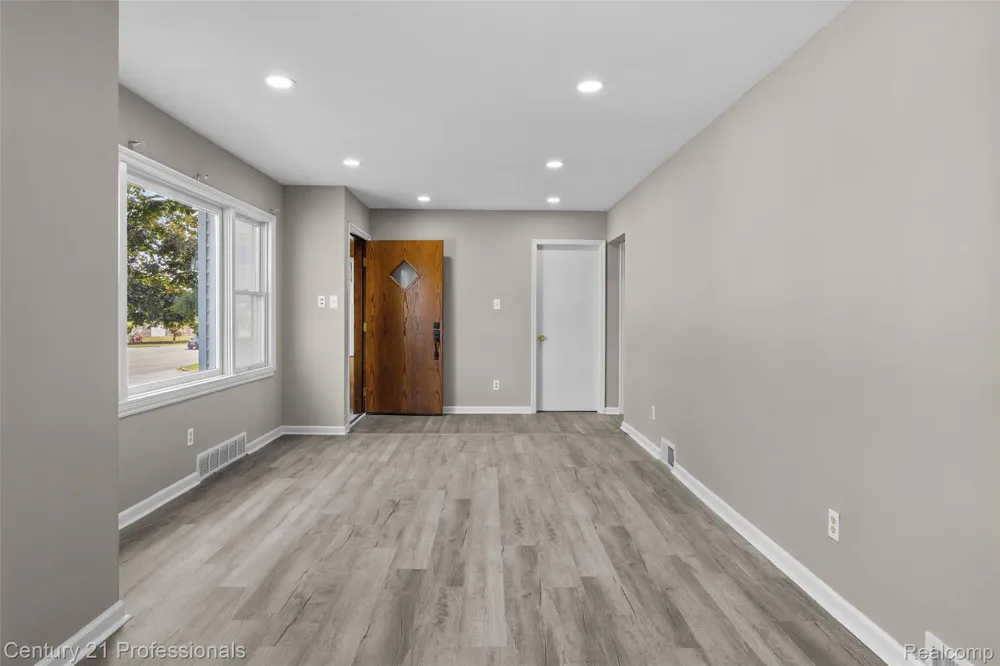3621 Livernois Road Troy City, MI 48083