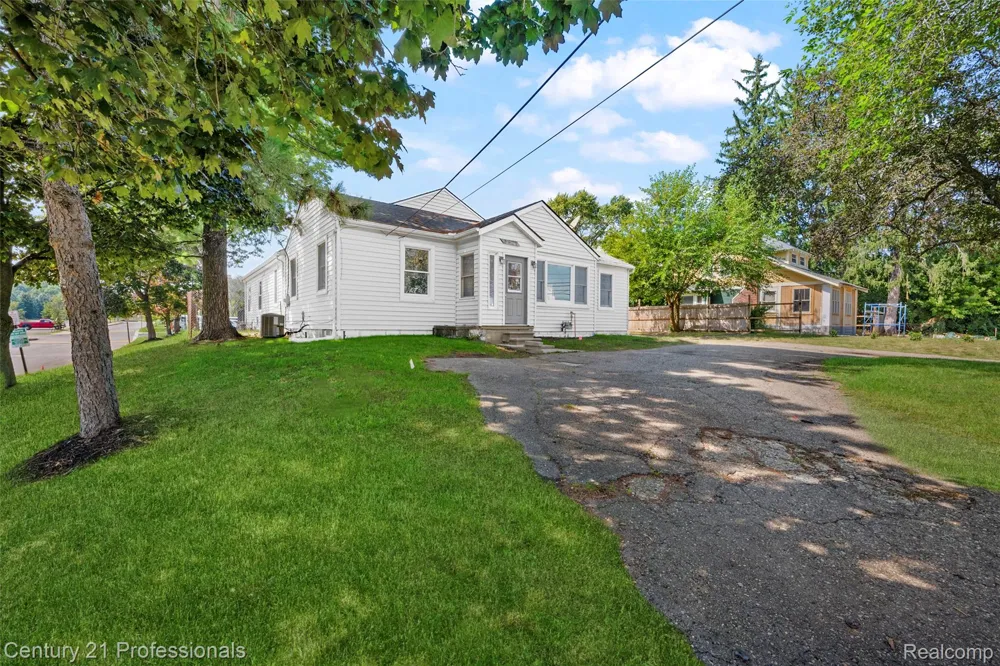 3621 Livernois Road Troy City, MI 48083